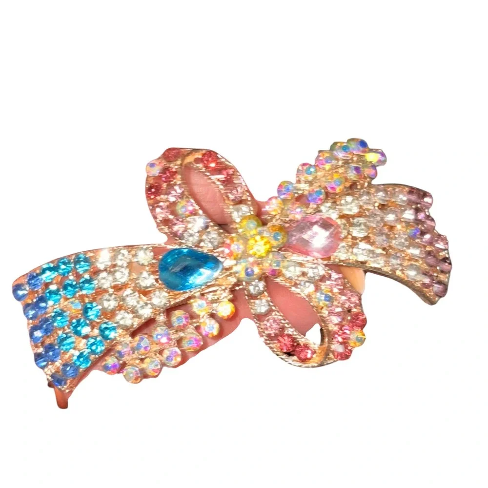 Unbranded ornate bow